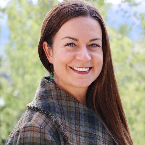 Meet your Posher, Hannah - Picture 1 of 1